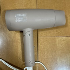 サロニアヘアドライヤーの画像