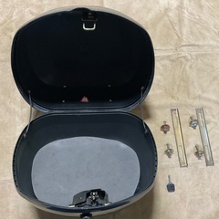 HZT バイクリヤボックス！鍵/ステー/金具あり！の画像