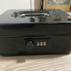 鍵つき小型金庫の画像