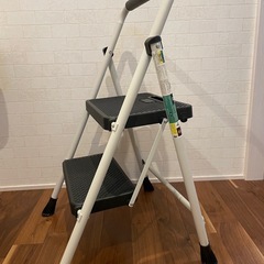 【半額以下‼️】折り畳み式踏み台の画像