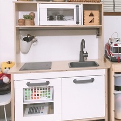 イケアのキッチンとレジおもちゃの画像