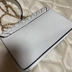 GUESS チェーンショルダーバッグの画像