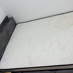 ダブルベッドの画像