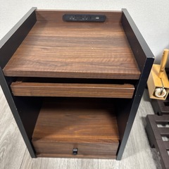 習志野市に引き取り来れる方限定！ナイトテーブルの画像