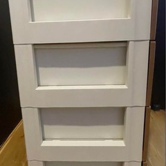 アイリスオーヤマ　4段　チェスト　収納ボックス　タンス　キャビネット　美品　①の画像