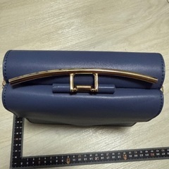 CHARLES & KEITH ショルダーバッグの画像