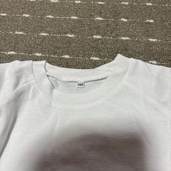 白のトレーナーの画像
