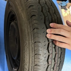 ハイエース　タイヤホイール　純正　一つの画像