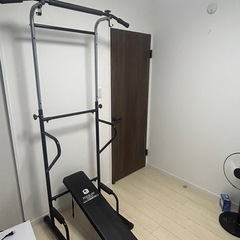 筋トレセット　ダンベル、サンドバッグ、懸垂マシンの画像