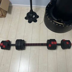 筋トレセット　ダンベル、サンドバッグ、懸垂マシンの画像