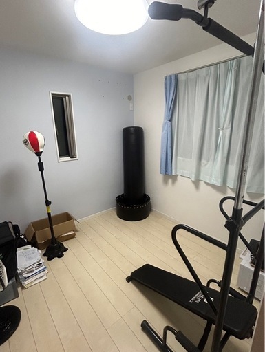 筋トレセット　ダンベル、サンドバッグ、懸垂マシン