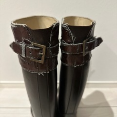 レインブーツとUGGのムートンの画像