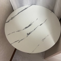
丸テーブルの画像