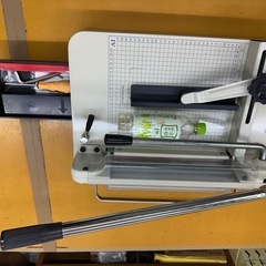 裁断機ペーパーカッターの画像