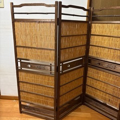 四つ折り和仕切りの画像
