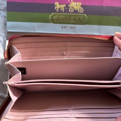 coach 長財布　エナメルの画像