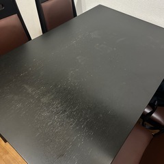 ダイニングテーブルの画像