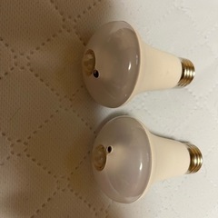 2個セット アイリスオーヤマ(IRIS OHYAMA) LED電球 人感センサー付 口金直径26mm 40形相当 昼白色 LDR6N-H-SE25の画像