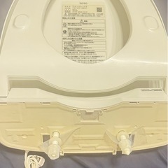 美品 TOTO TCF226 ホワイト 暖房便座　2017年式 ウォームレットGの画像