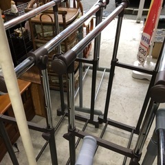 ハンガーラック各種 いろいろ入荷❗️どれでも1コ300円 早いもの勝ち！の画像