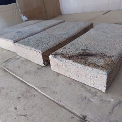 ブロック　1個10円　23㎝×4㎝×11㎝の画像
