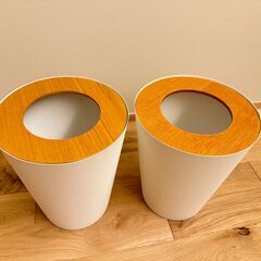 おしゃれで安定感のある丸形 木製蓋 7Lゴミ箱 2個セットの画像