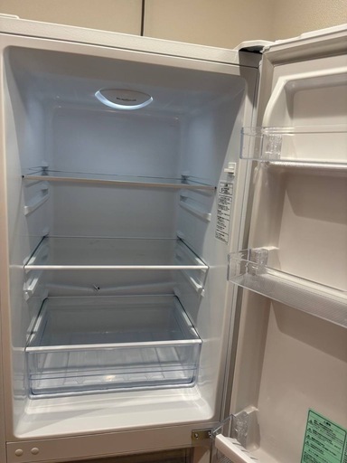 2024年　ハイセンス HR-D1701W 冷蔵庫、幅49cm（19.3インチ）、容量175L（6.2立方フィート）、ホワイト、2ドア、右開き、冷蔵室容量122L（4.3立方フィート）のスリムタイプ