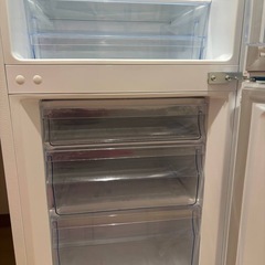 2024年　
ハイセンス HR-D1701W 冷蔵庫、幅49cm（19.3インチ）、容量175L（6.2立方フィート）、ホワイト、2ドア、右開き、冷蔵室容量122L（4.3立方フィート）のスリムタイプの画像