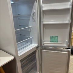 2024年　
ハイセンス HR-D1701W 冷蔵庫、幅49cm（19.3インチ）、容量175L（6.2立方フィート）、ホワイト、2ドア、右開き、冷蔵室容量122L（4.3立方フィート）のスリムタイプの画像