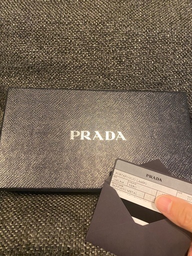 プラダ　財布