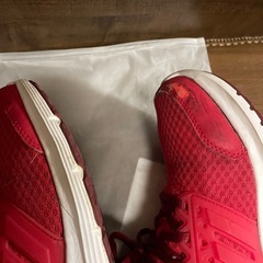 adidasスニーカー傷ありの画像