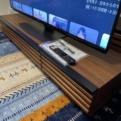 新品級　SHARP AQUOS 60型　2024年モデル　テレビボード付の画像
