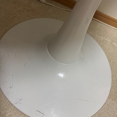 丸テーブル　白の画像