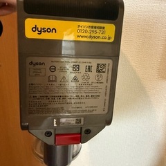 【使えるけど一部が故障してます】ダイソンのスタンドタイプの掃除機　色は紫の画像
