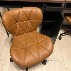 モダンタイプのコンパクトサイズ机椅子の画像