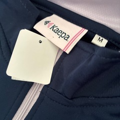 【新品タグ付き】kaepa ジッパー付きのネイビーtシャツの画像