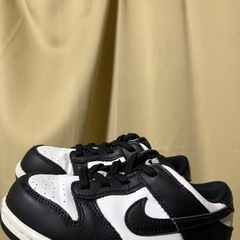 NIKEキッズスニーカー ブラック/ホワイト　DUNKの画像