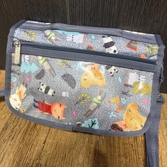 LeSportsac × Donna Wilson 限定コラボ ショルダーバッグの画像