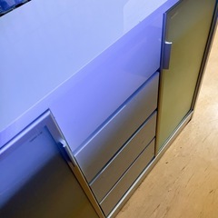 【短期掲載】鏡面仕上げの質の良い重厚感あるキッチン収納の画像