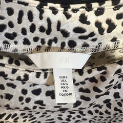H＆M  豹柄トップスの画像