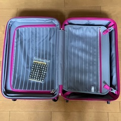 訳あり　キャリーケース　ピンクの画像