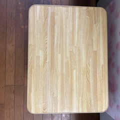 折りたたみテーブルの画像