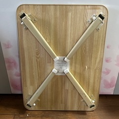 折りたたみテーブルの画像