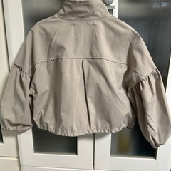 袖が可愛いアウターの画像