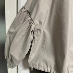 袖が可愛いアウターの画像