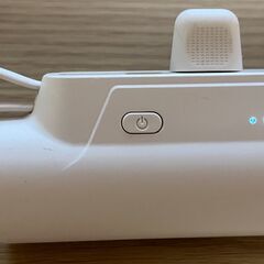 モバイルバッテリー 5000mAh lightning/Type-C 急速充電 2台同時充電 懐中電灯付き 隠しスタンド パススルー機能の画像
