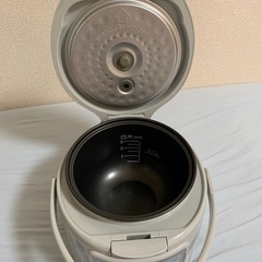 【無料】Tiger３合炊飯器｜計量カップとハローキティのしゃもじ付の画像