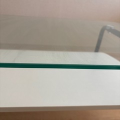 ガラスローテーブルの画像