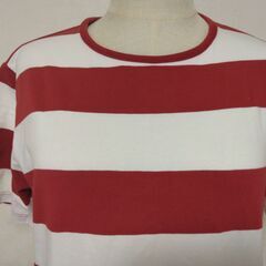 Ｔシャツ　赤×白ストライプ　レディース　ユニクロの画像