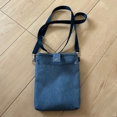 スマホショルダーバックの画像